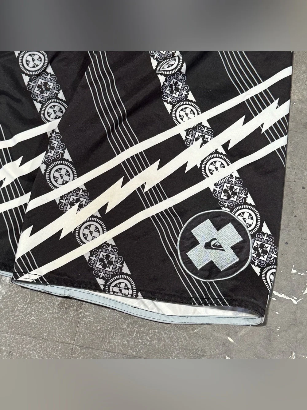 Vintage Quicksilver Board Shorts Men's 33 Graffiti Spellout Y2K Beach X Games